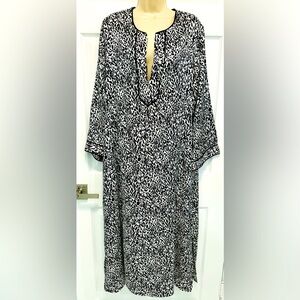 Beautiful! Oscar de la Renta Nightgown.